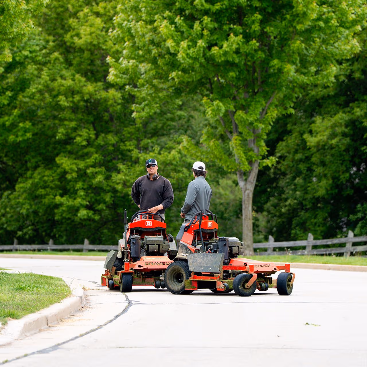 experienced lawn maintenance crew jem lawn care southeast wisconsin