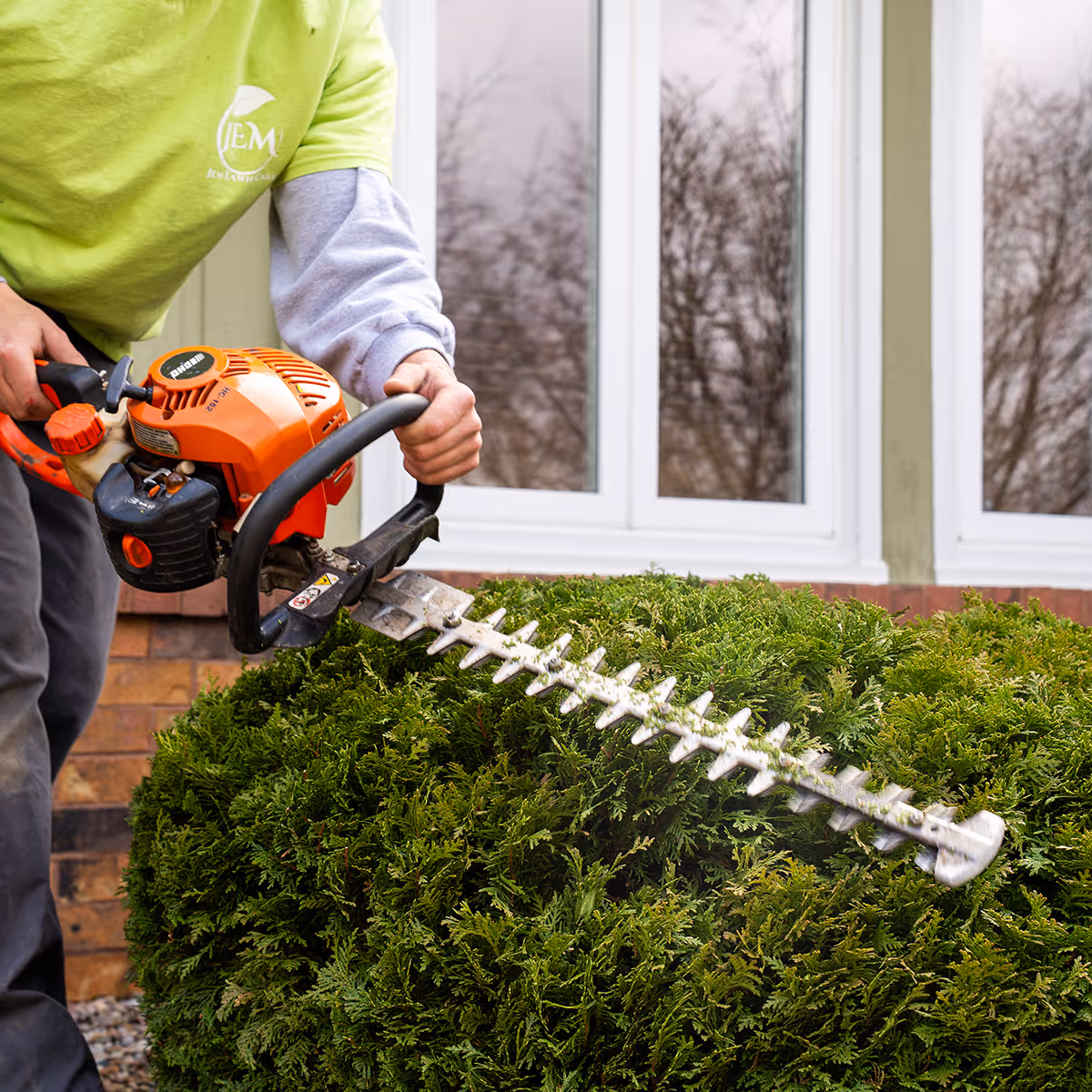 commercial landscape maintenance services for hoa properties