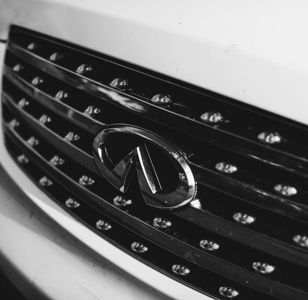 Front of Infintii vehicle.