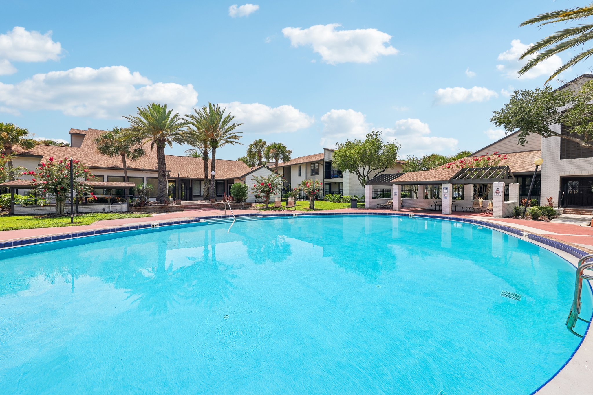 Sparkling swimming pool. 