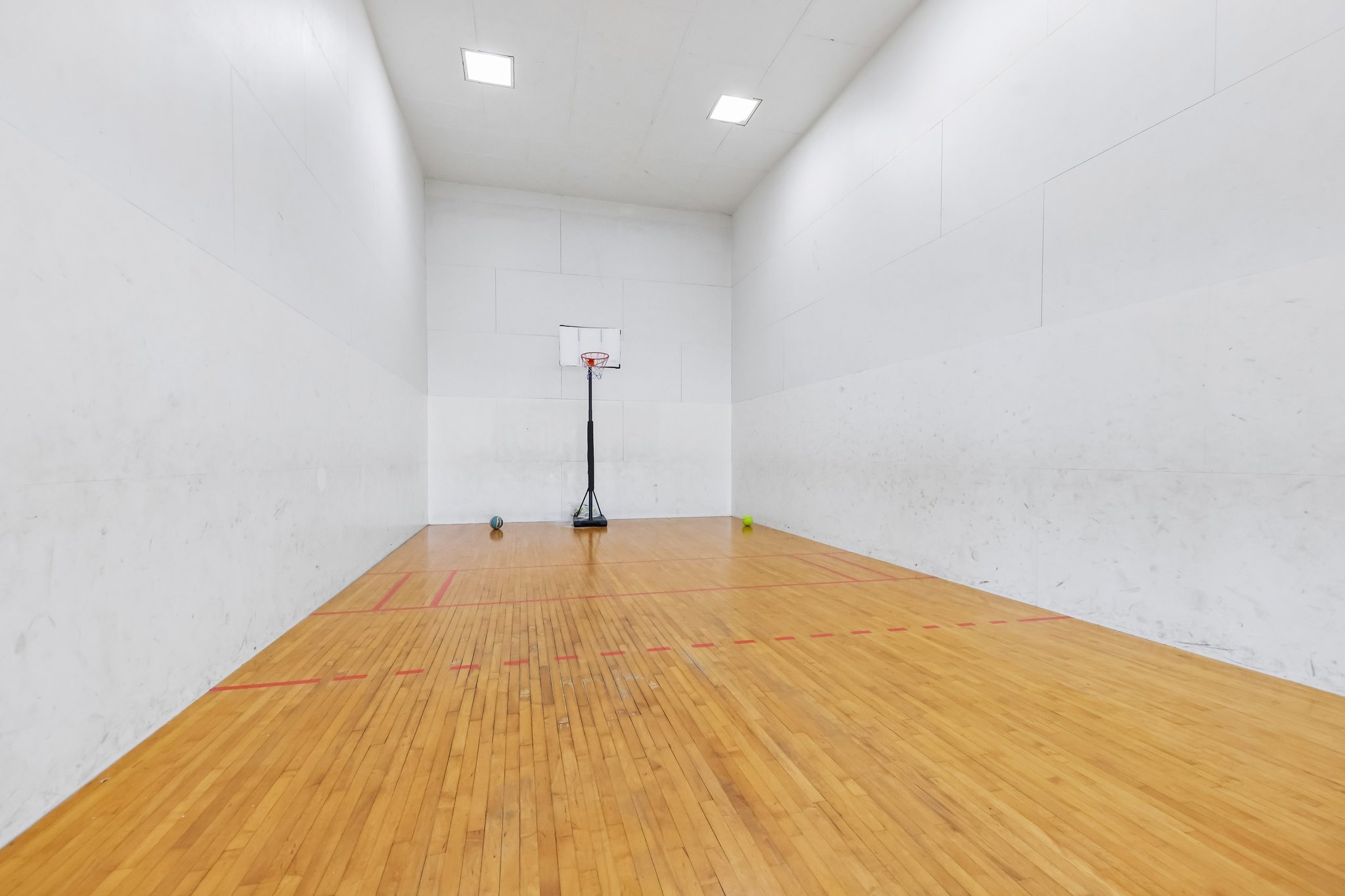 gym basket ball court