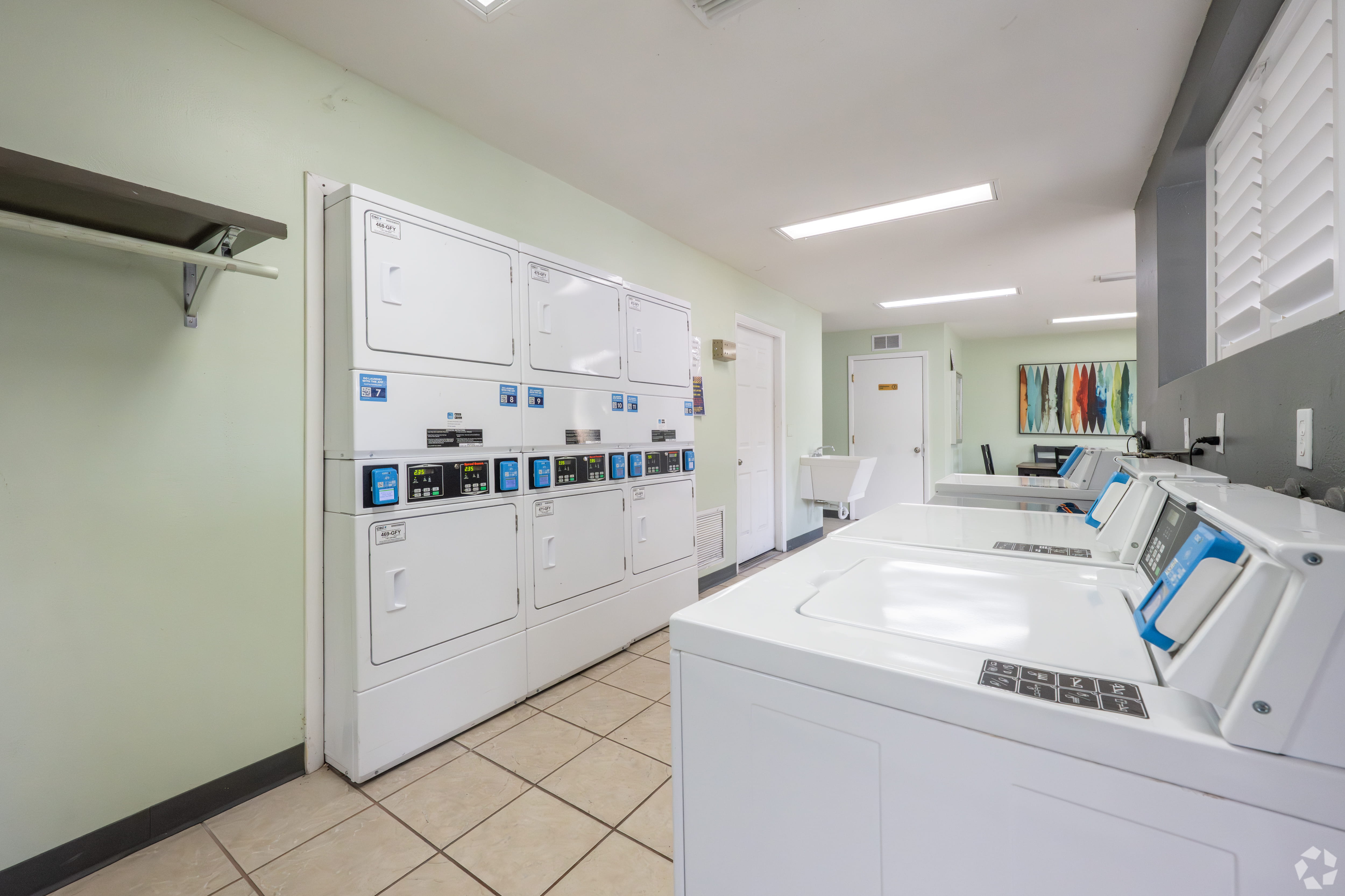 Laundry center 