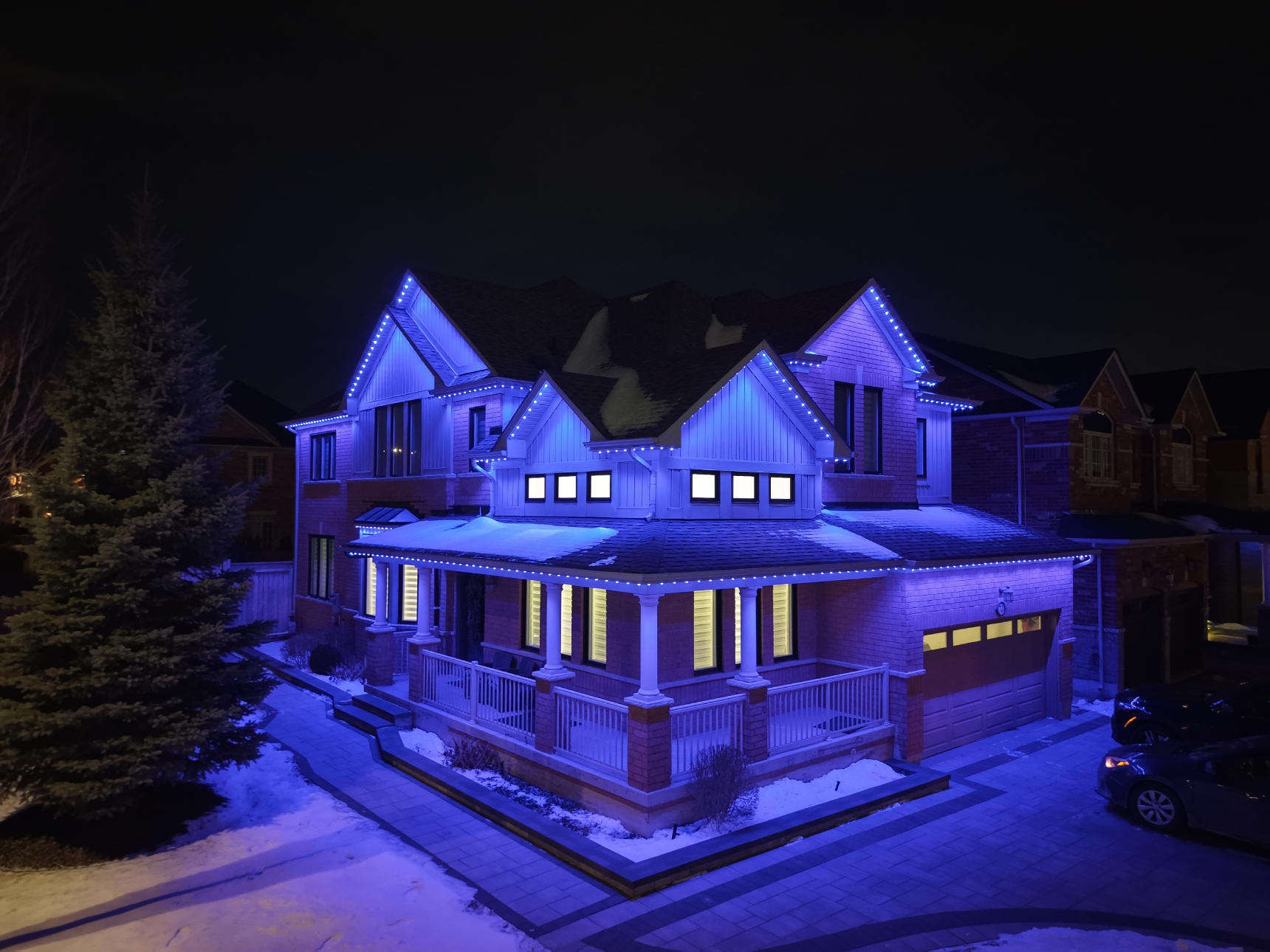 Blue permanent LED soffit lighting on modern two-storey home installed by RoyalShine Lighting in the GTA, showcasing customizable exterior lighting colours for year-round use at night