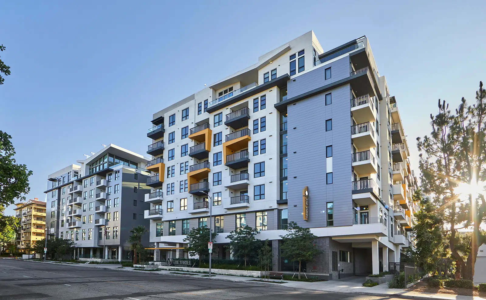 6233 Variel Podium Structure