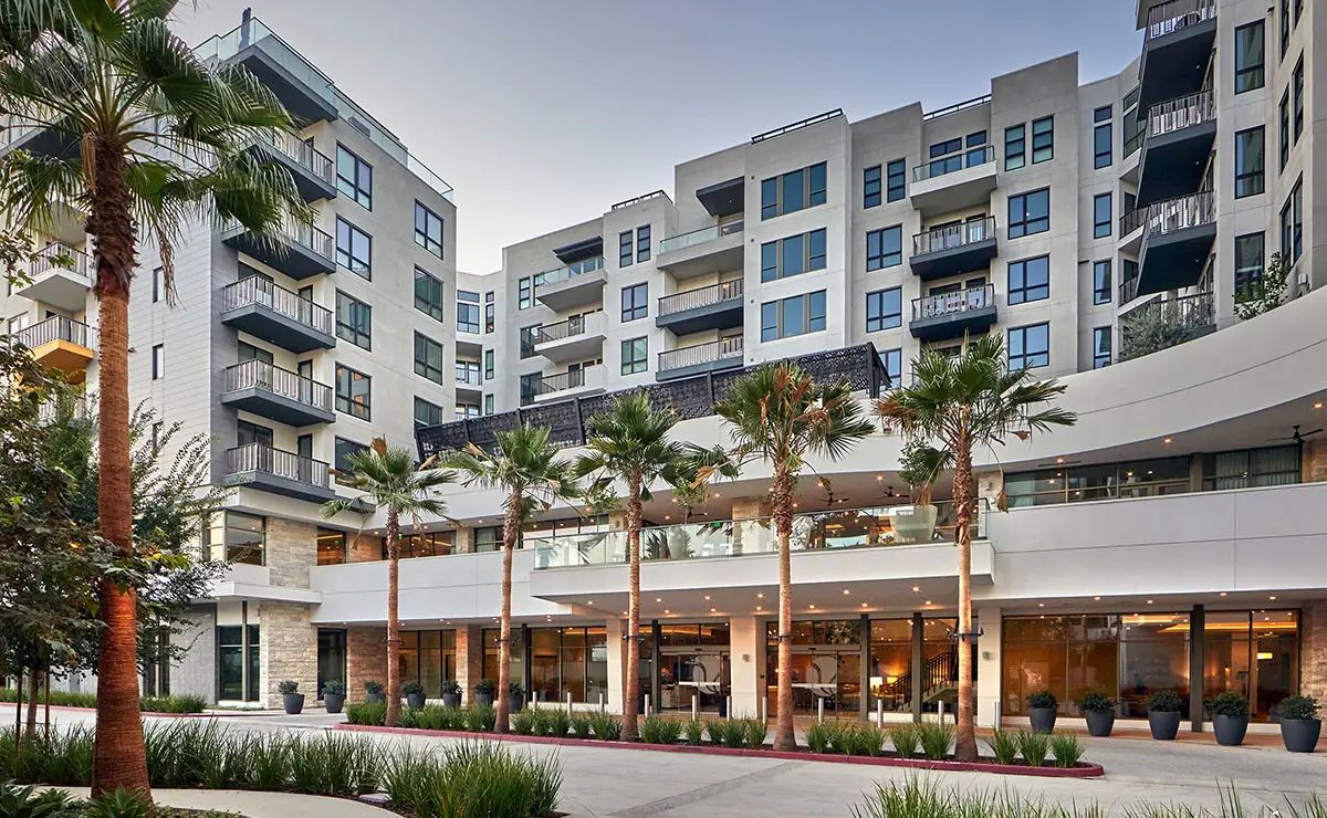 6233 Variel Podium Structure