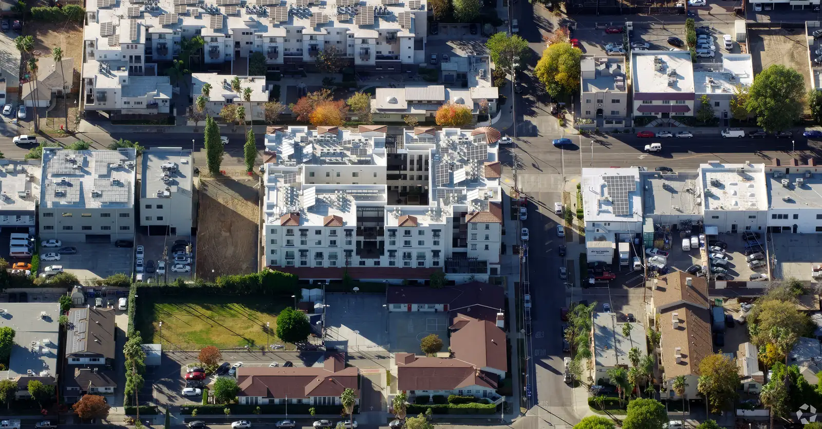 Bell Creek Apartments - Canoga Park 