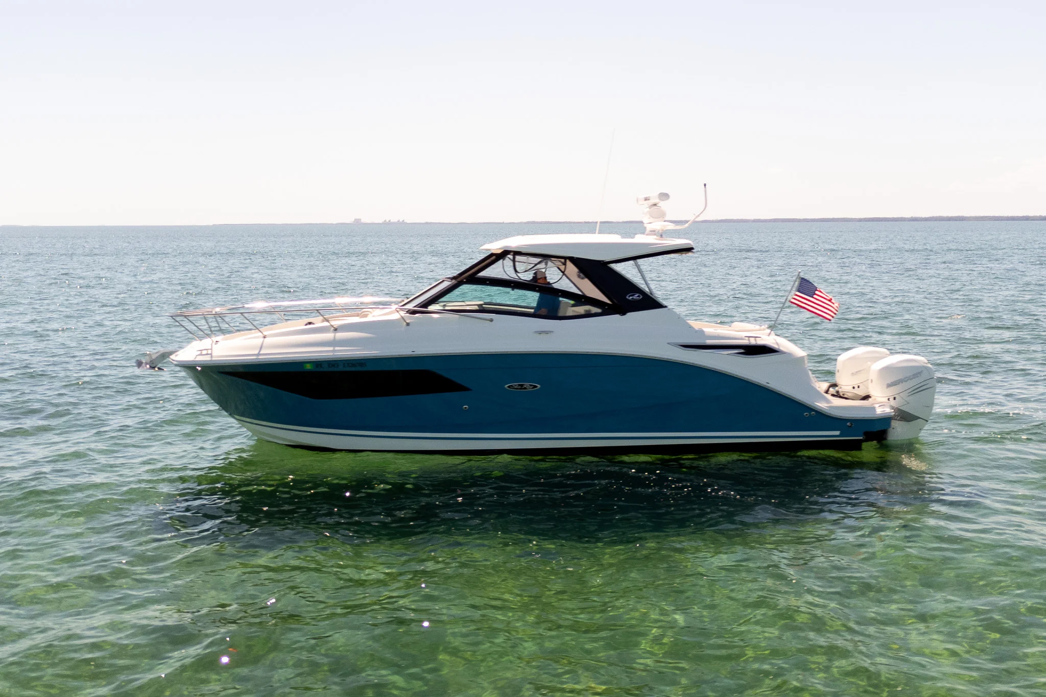 2020 Sea Ray 320 DA OB interior