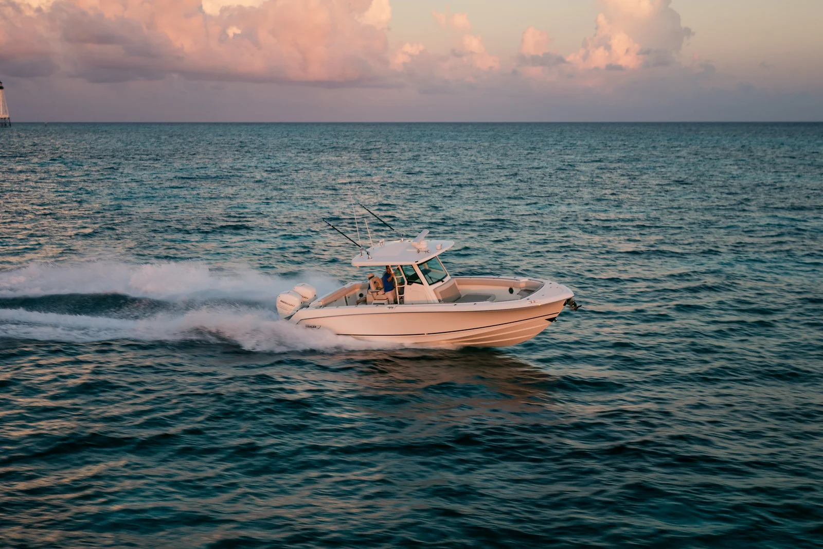 2023 Boston Whaler 33 Outrage bow