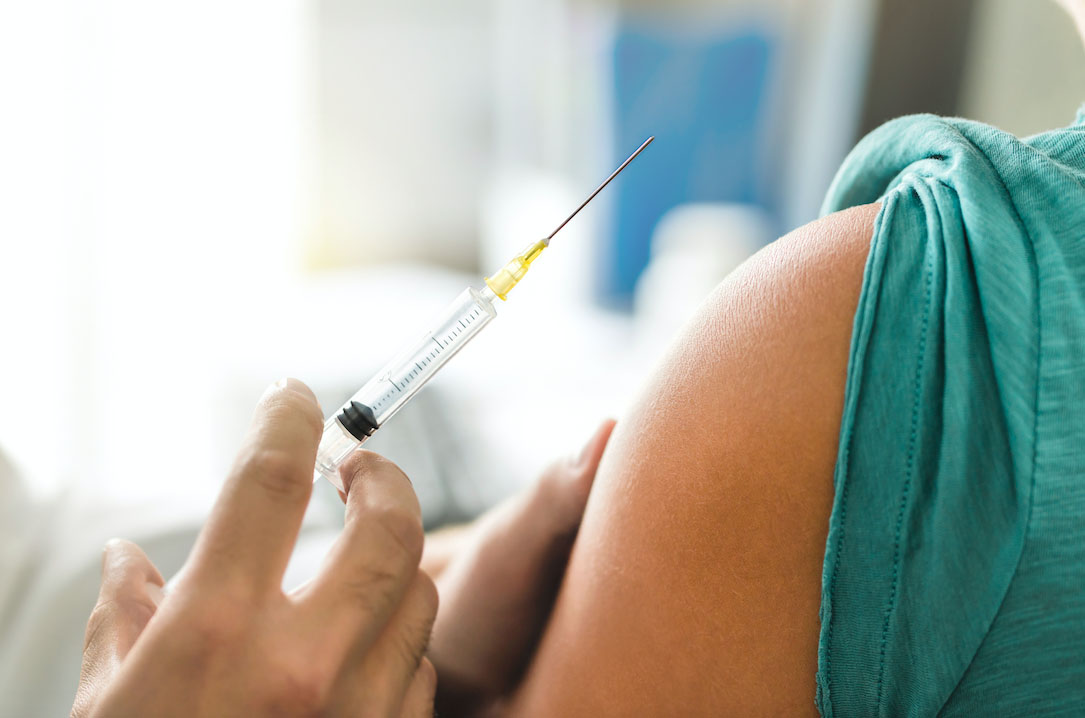 A medical professional preparing a treatment for a patient, representing cortisone injection for tendon pain for PhysioLocal.