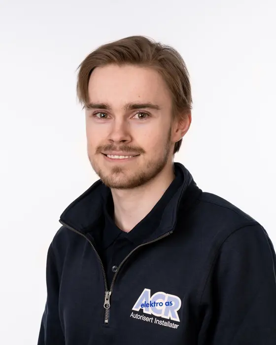 Elektriker Stian Bjørnstad hos ACR Elektro