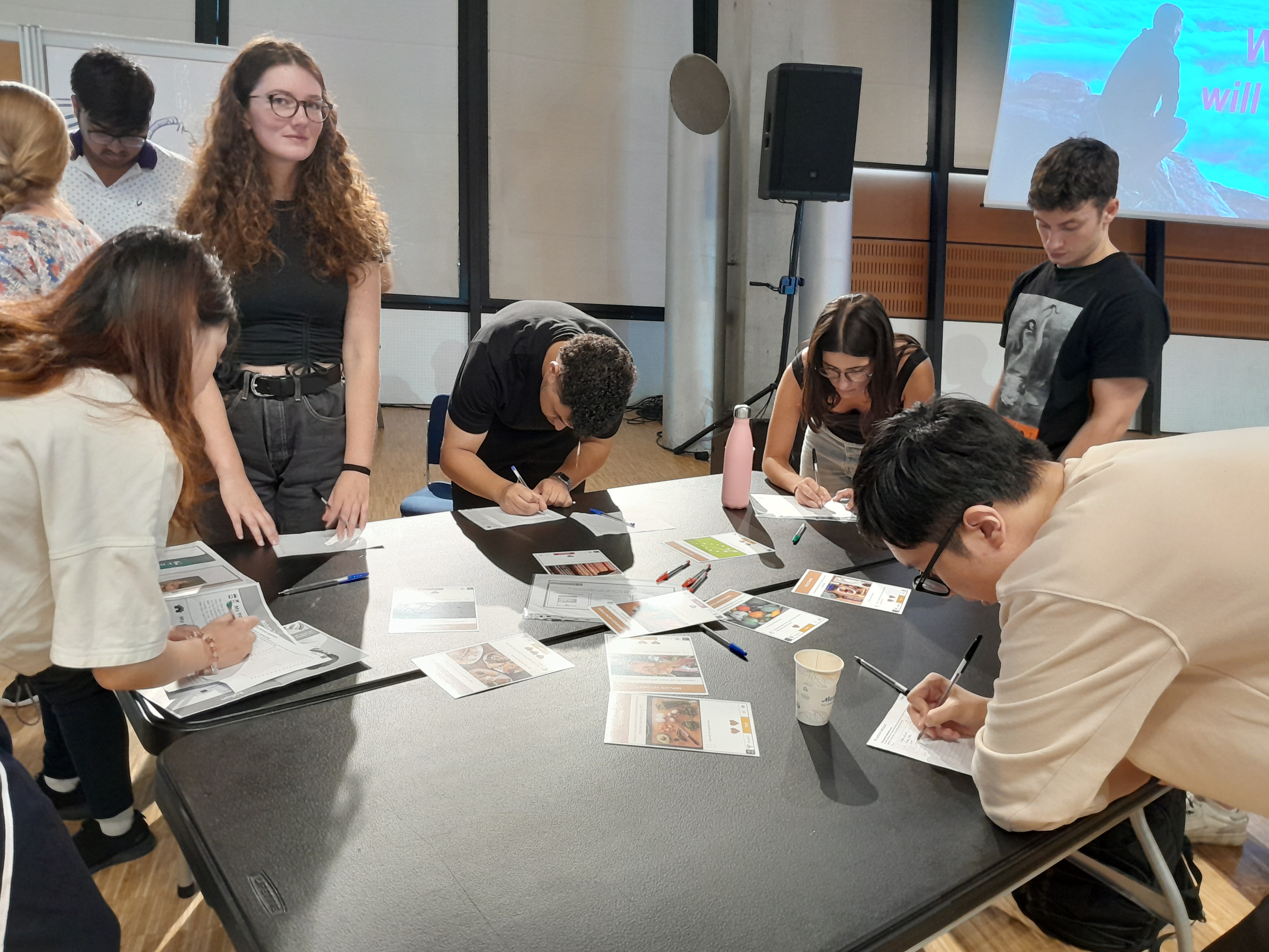 Des étudiants de l'ESSEC participent à un atelier 2tonnes