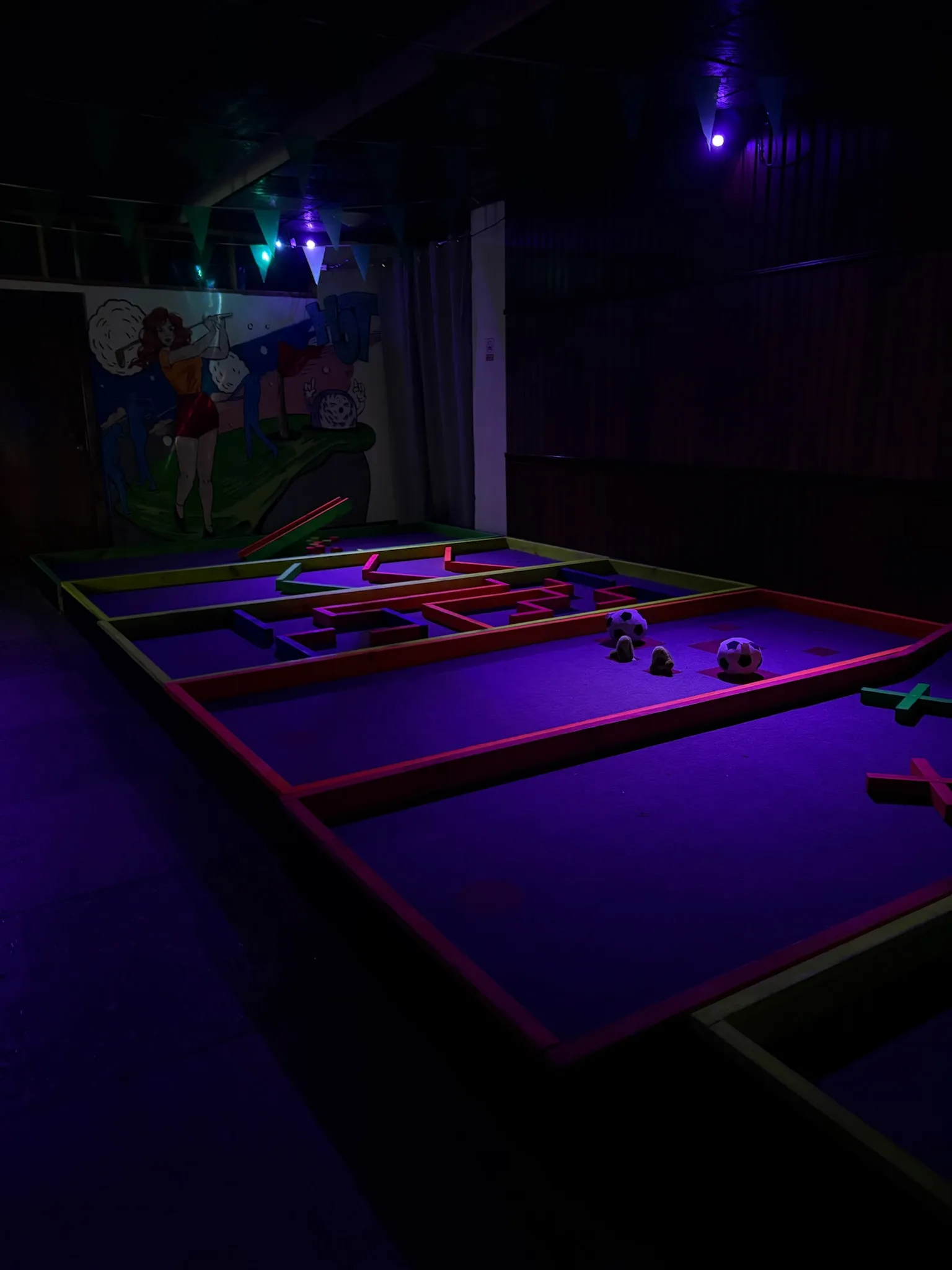 [background image] image of studio interior (for a music studio)