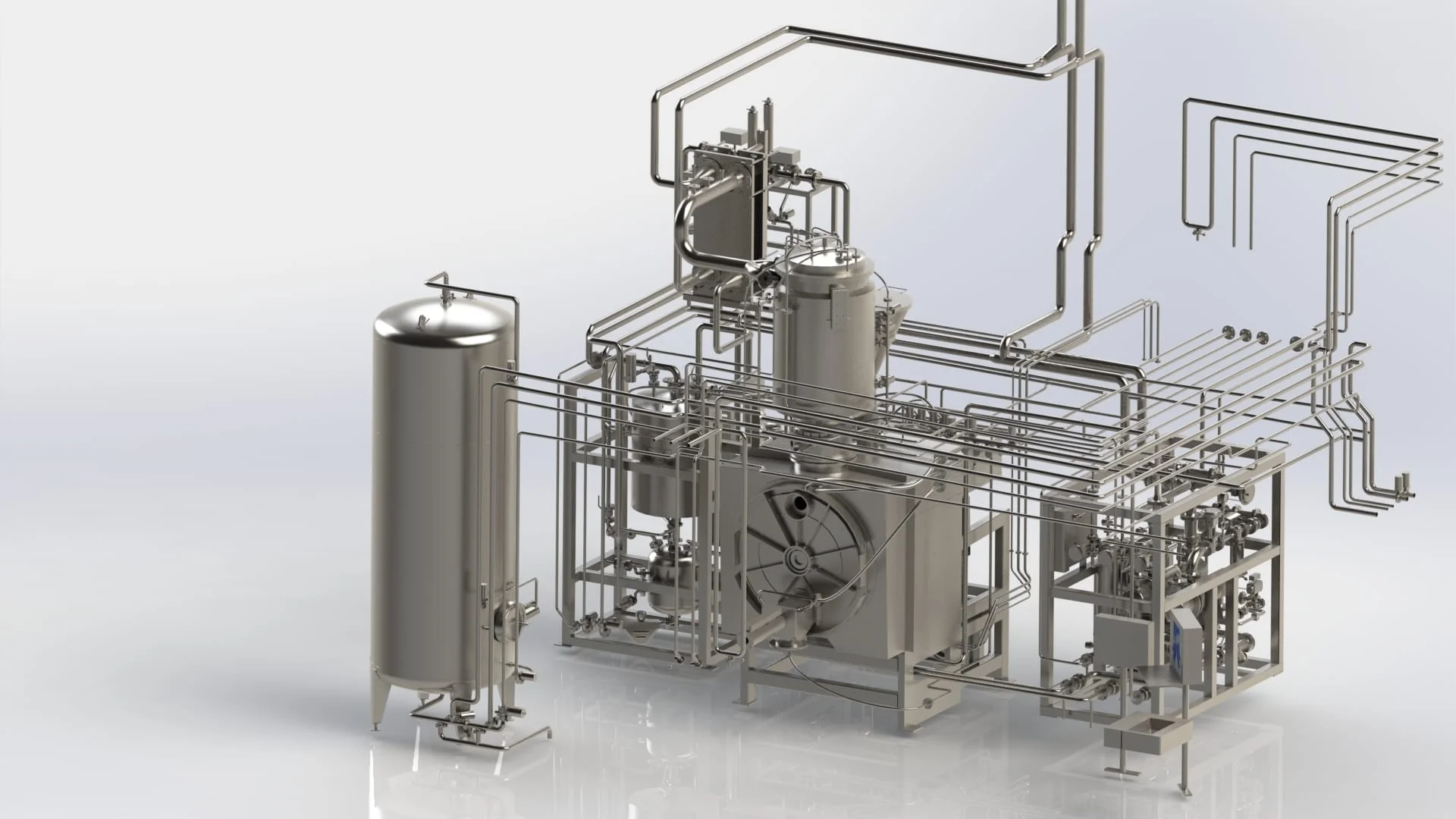 Industrialna instalacja ze stali nierdzewnej z rurami, zbiornikami i zaworami na jasnym tle.