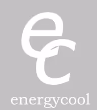 Białe stylizowane litery e i c na szarym tle z napisem energycool poniżej.