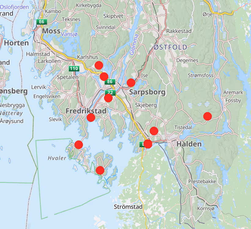 Map of Østfold area in Norway with red dots marking locations around Moss, Sarpsborg, Fredrikstad, and Halden.