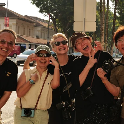 Hustle students on a guided photography walk in Singapore