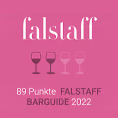 Falstaff-Logo mit einer Bewertung von 89 Punkten und drei von fünf gefüllten Weingläsern, Falstaff Barguide 2022.