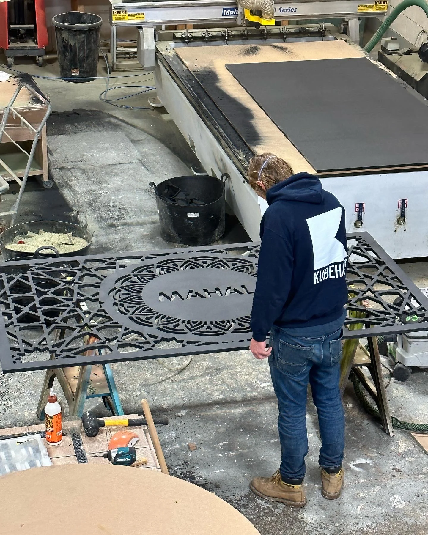 Mahal CNC geometric screen