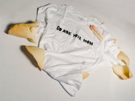 t-shirt-packaging-design-the-fortune-tee-02