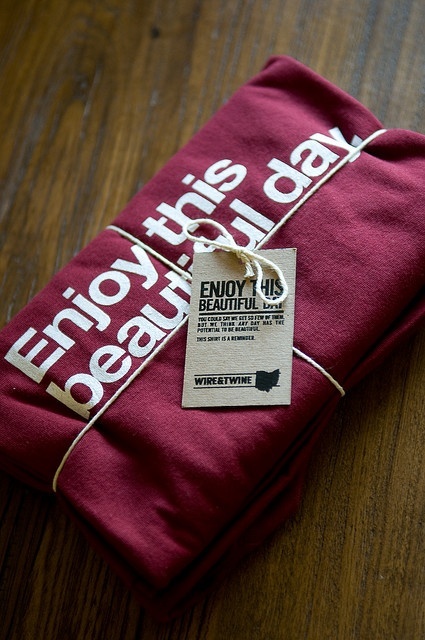 t-shirt-packaging-design-wire-twine-01