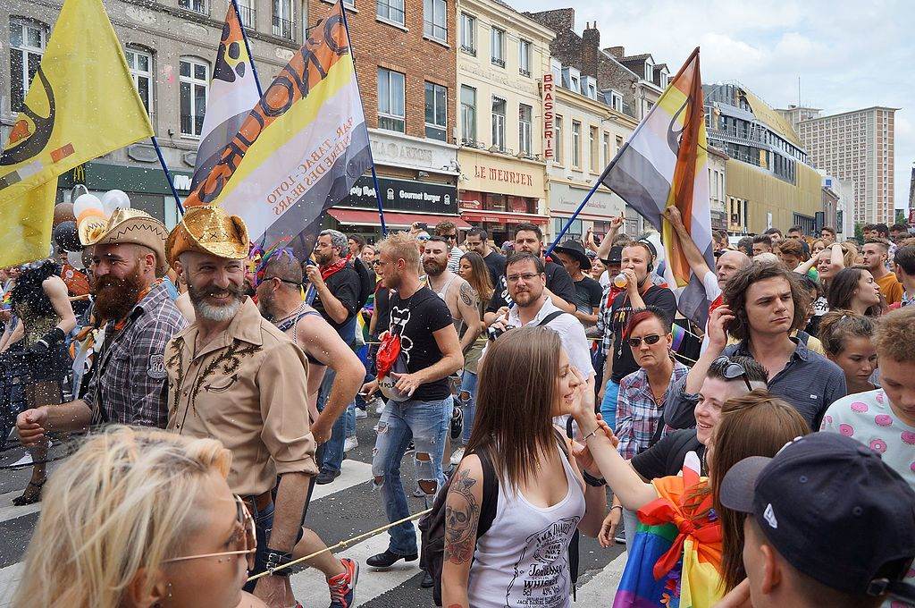 sell custom products online store