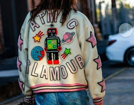 T shirts are sold by weight in Edinburgh famous markets. Crab food from the shops and head to say hello to traders.