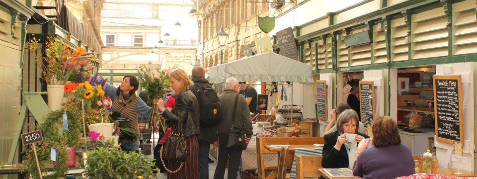 In bristol t shirts range from streetwear t shirts to graphic tees. Get to know the community to find best shops for you. 