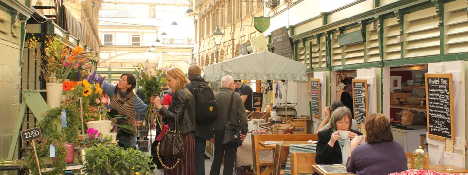 In bristol t shirts range from streetwear t shirts to graphic tees. Get to know the community to find best shops for you. 