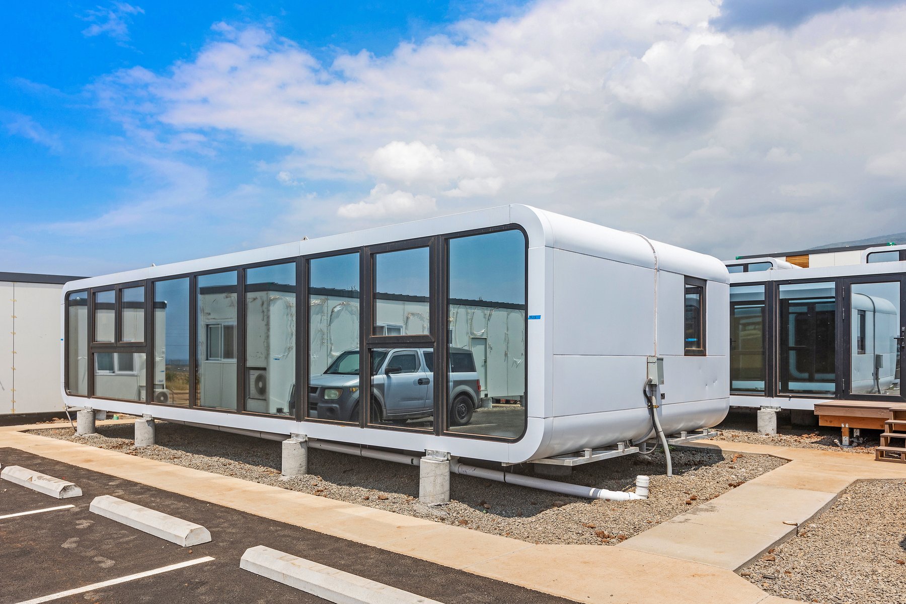 Single unit at deployment with cars