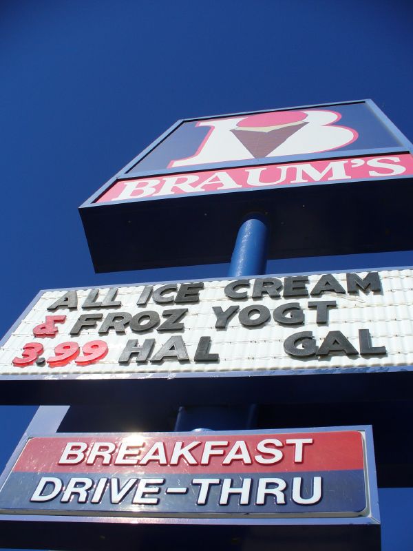 Braum's Ice Cream & Dairy Store storefront