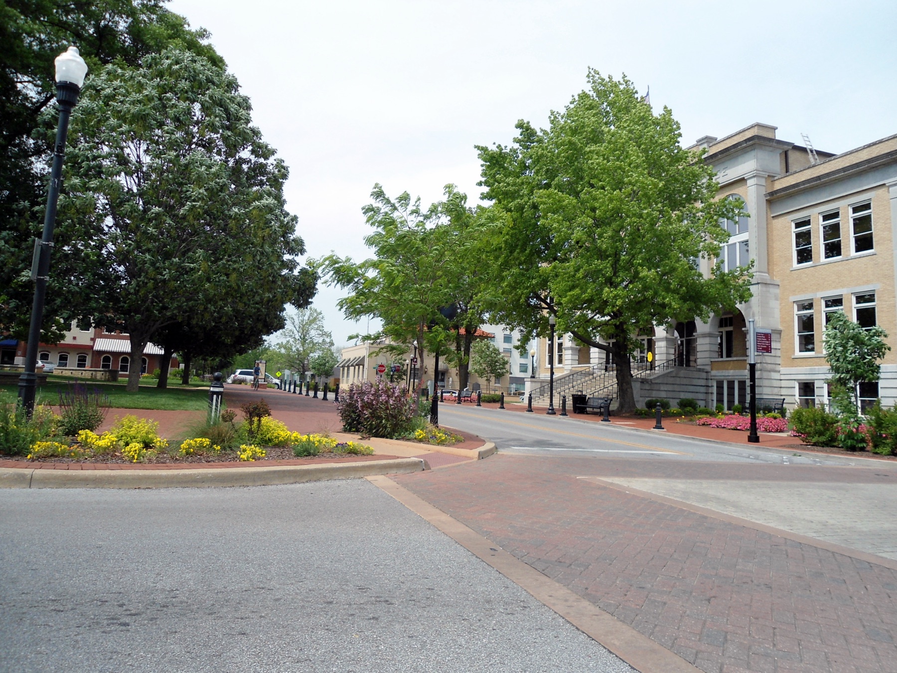 The downtown square in Bentonville, Arkansas, where the Bentonville Farmers Market is held (photo taken on a non-market day)