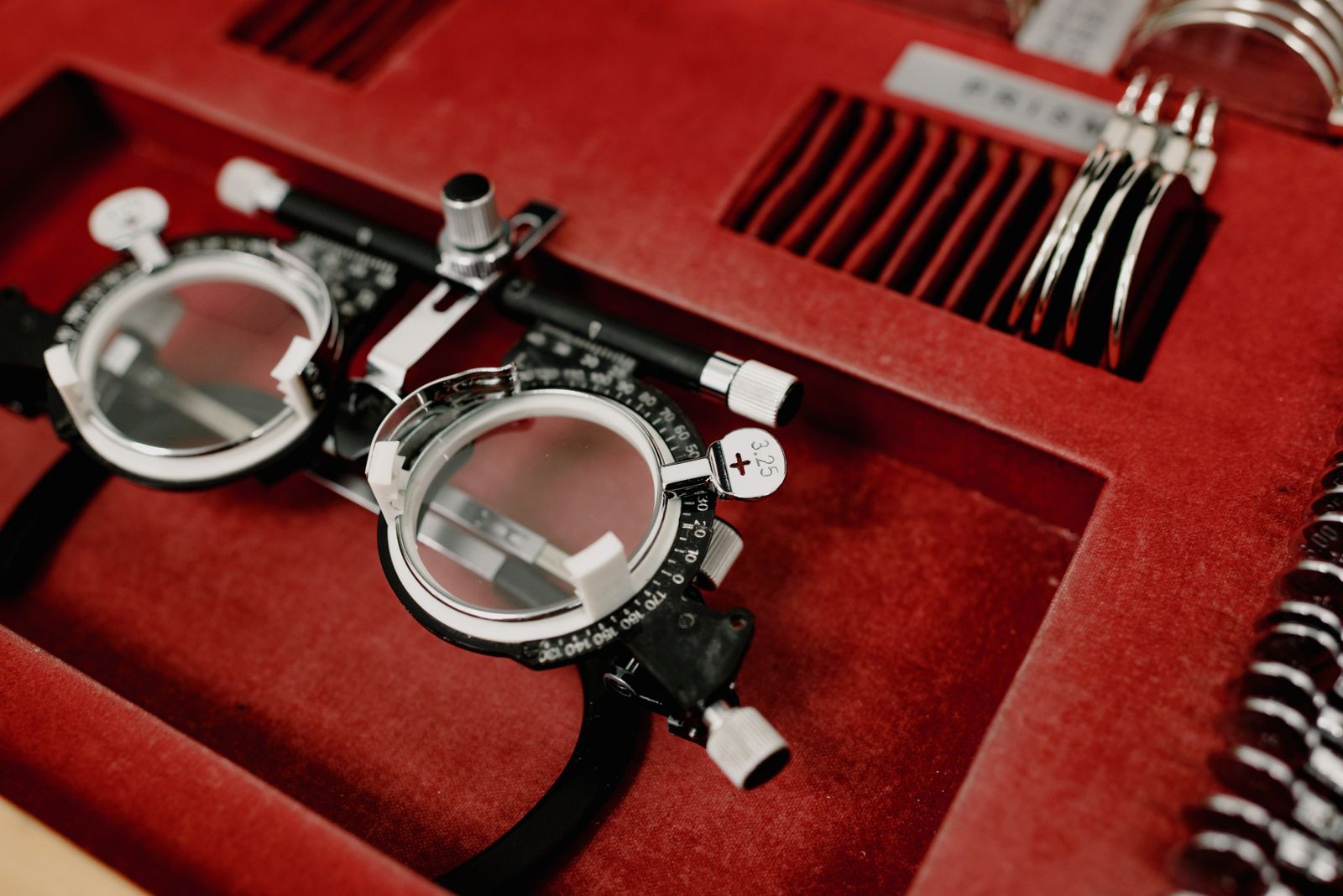 Trial lenses and ophthalmic equipment arranged in an eye clinic