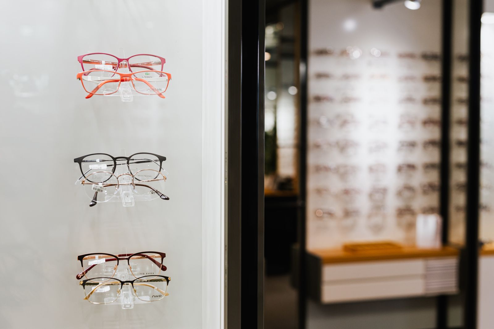 Wall display of eyeglass frames in an optical dispensary