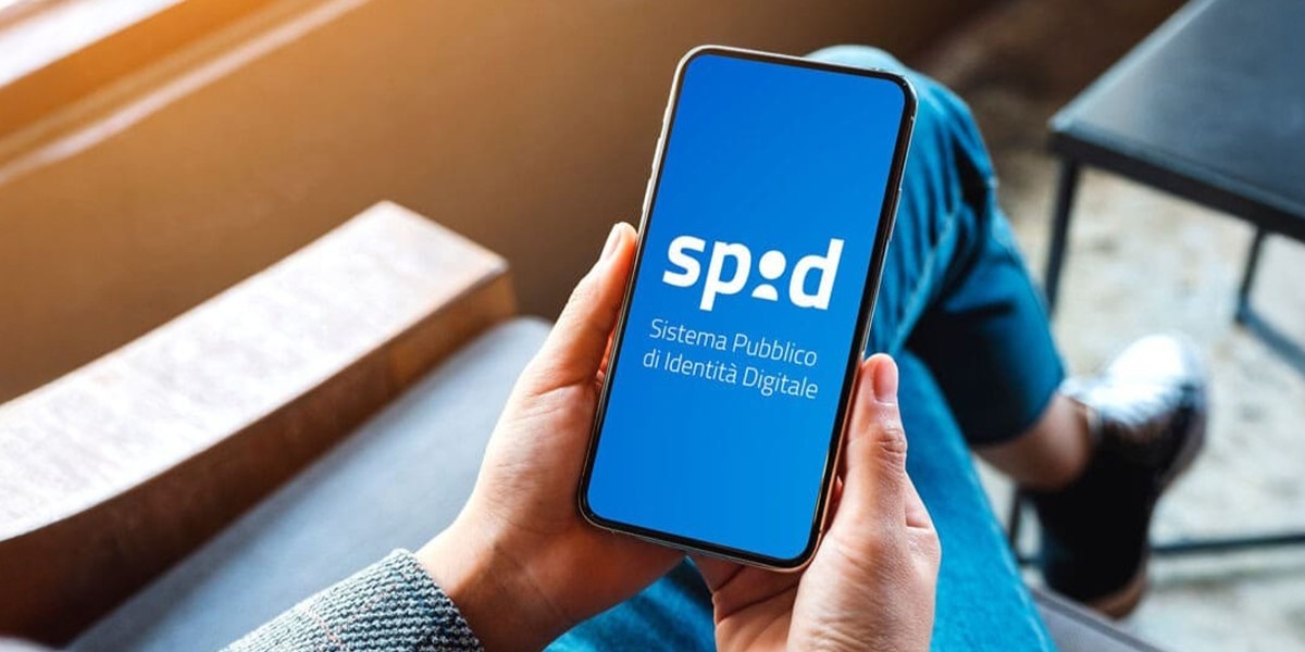 Computer screen displaying the text 'spid' with a stylized blue icon between the letters 'p' and 'd'.