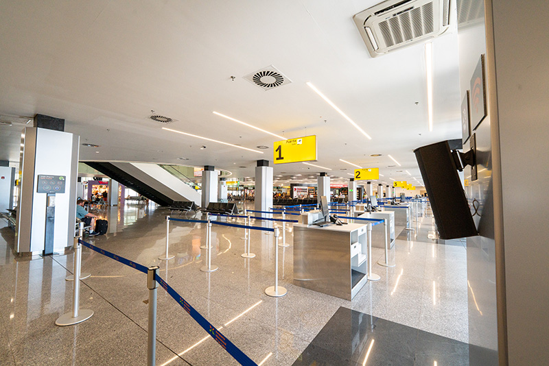 Sala de documentación del Aeropuerto de Los Cabos, con mostradores 1 y 2.