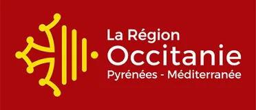 Logo de la Région Occitanie Pyrénées-Méditerranée avec un symbole jaune stylisé à gauche sur fond rouge.