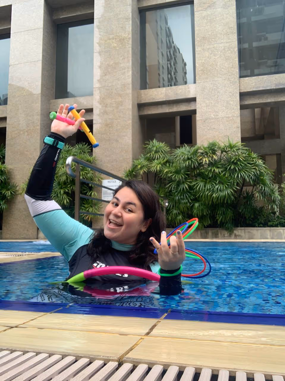 Coach Oni – caring swimming instructor teaching kids at Swim Class Singapore