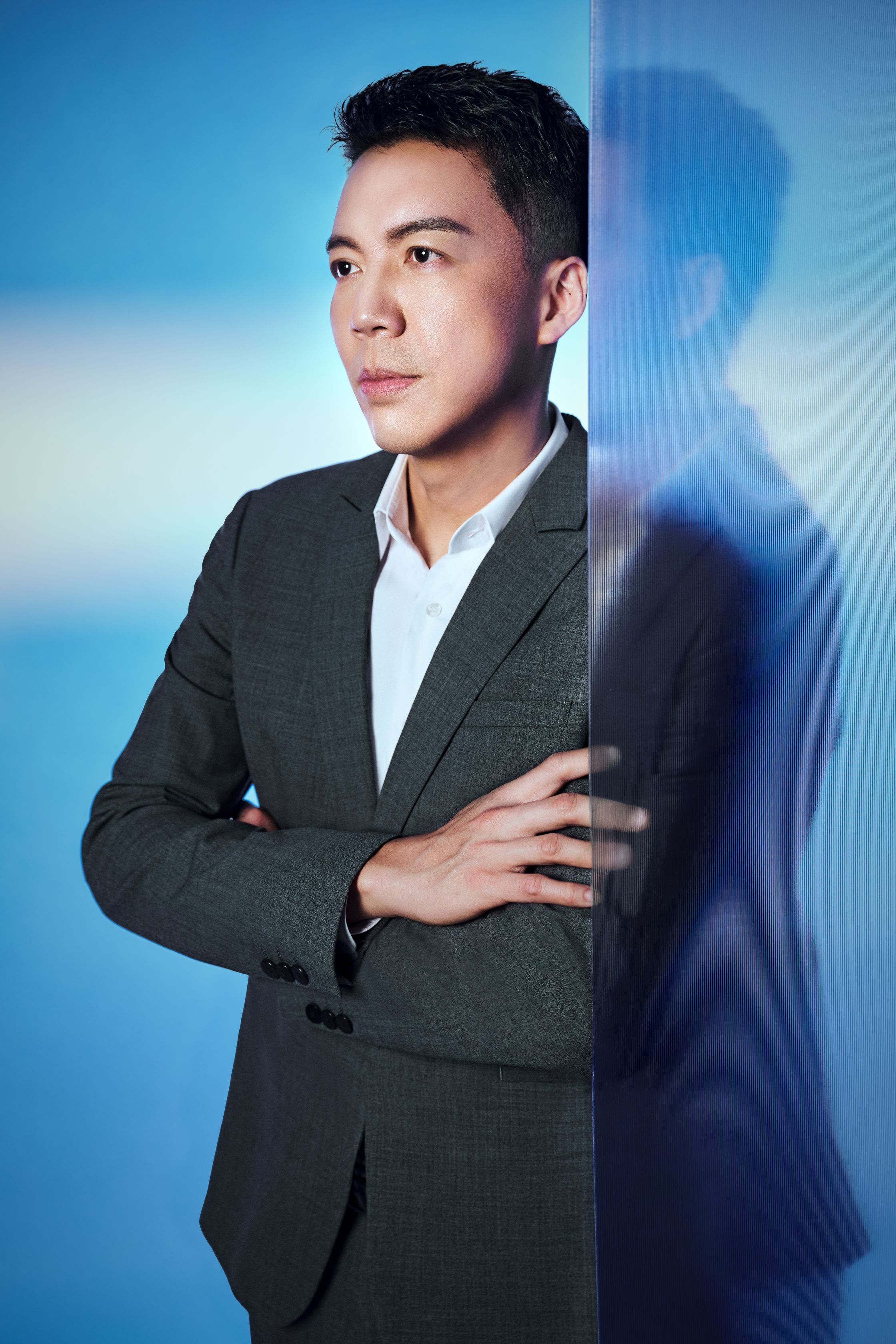 安合癒境柯威志醫師說明鳳凰電波與鳳凰光療程原理