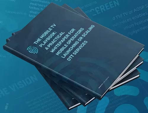 Una pila de copias de papel blanco de color azul oscuro titulada «The Mobile TV Playbook: A Practical Whitepaper for Mobile Operators Launching or Scaling OTT Services» descansa sobre un fondo verde azulado estampado.