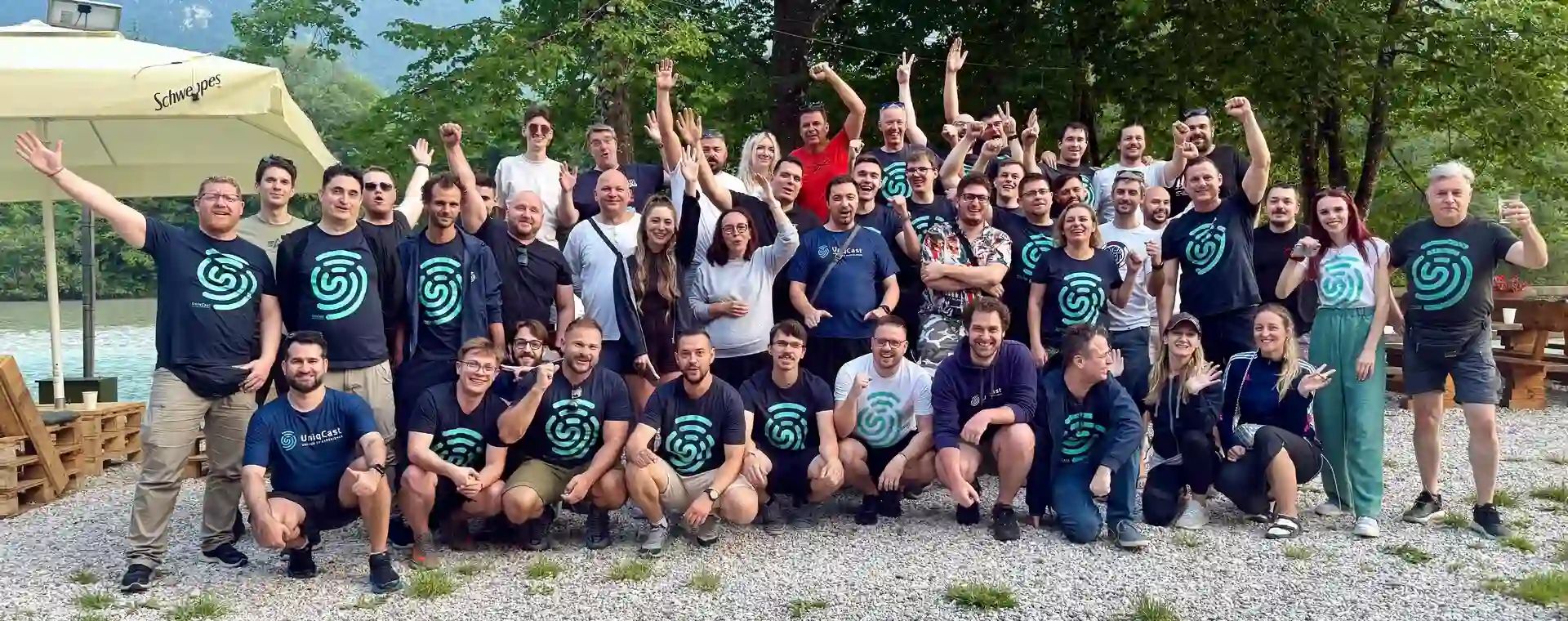 A photo of the uniqcast team in a relaxd surroundings being cheerful and happy.