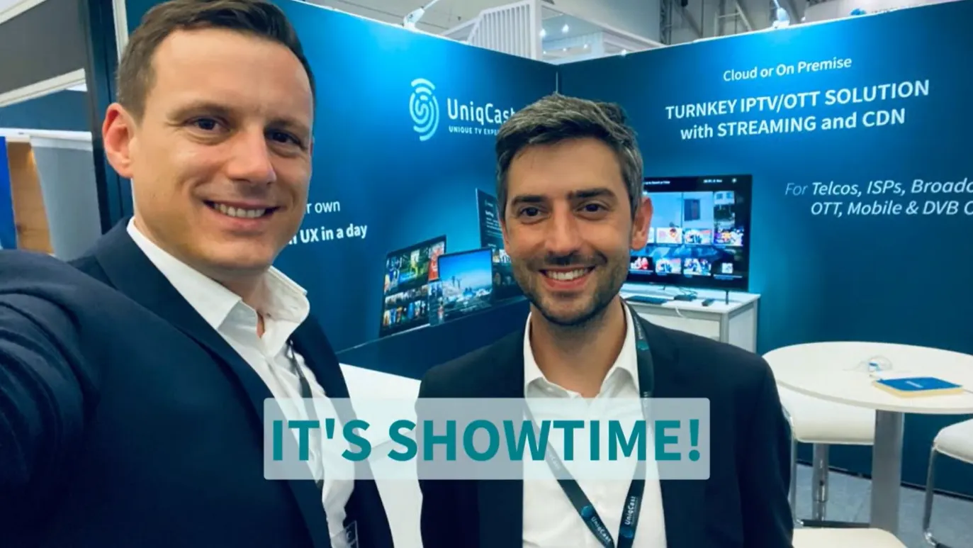 Selfie del equipo de UniqCast en Africa.com 2022.