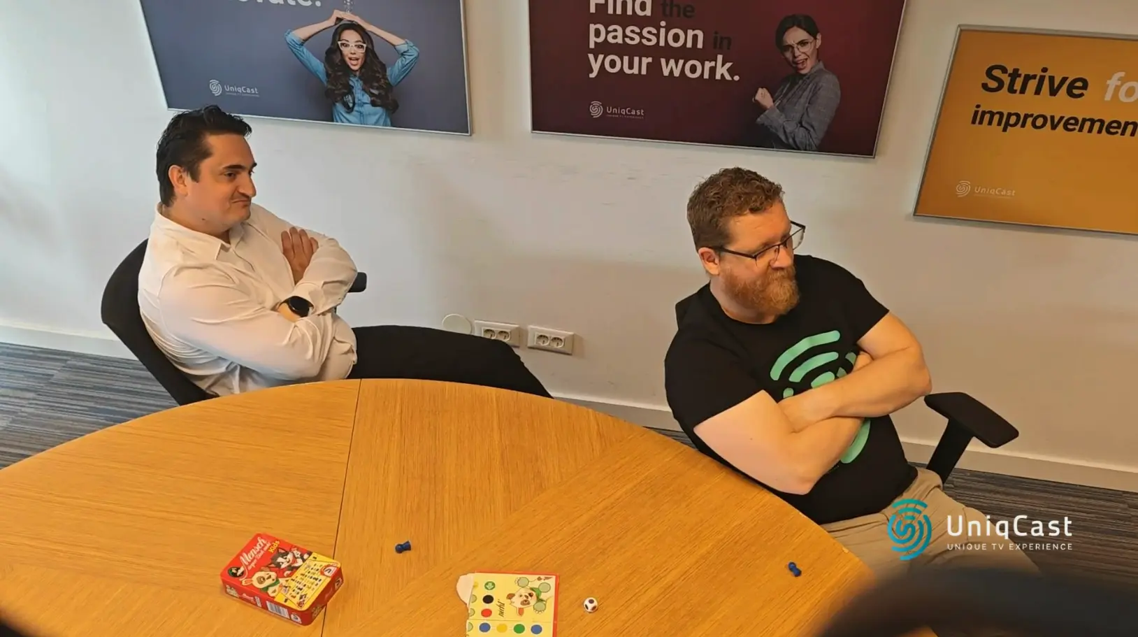 Miniatura del vídeo del episodio de UCast Shorts sobre la transformación de los decodificadores Android en centros multimedia con la App Store de UCast, en el que Domagoj e Ivan hablan sobre la integración de las aplicaciones y la participación de los usuarios.