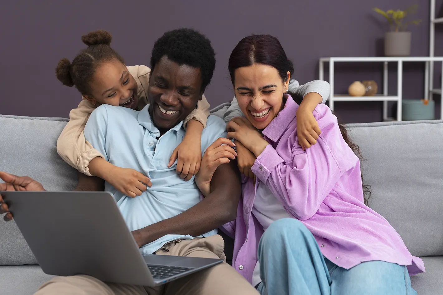 family-laughing-while -watching-OTT-platform-on-laptopf