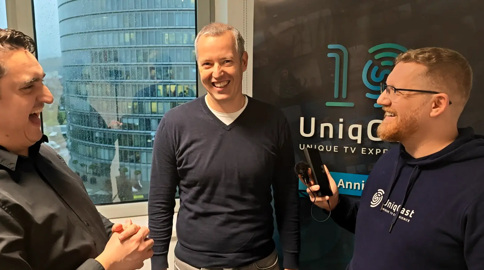 El director de marketing de UniqCast, Marko Hiti, habla sobre los 10 años de trayectoria de la empresa en una entrevista de celebración.