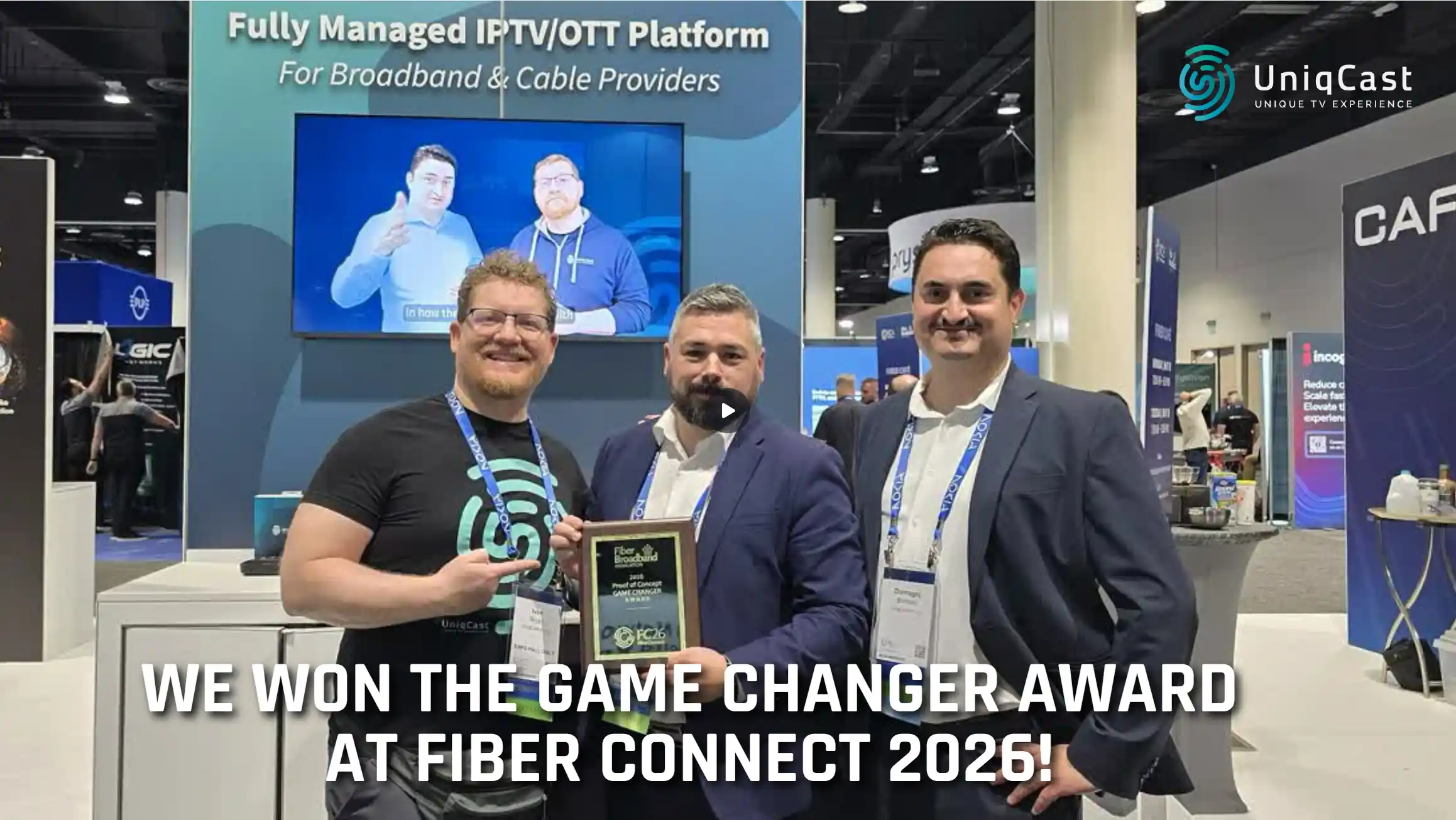 Resumen de UniqCast Fiber Connect 2026 mostrando demostraciones de plataformas IPTV y OTT para proveedores de fibra por Ivan Biljan, Domagoj Bartolic y Jure Zlak