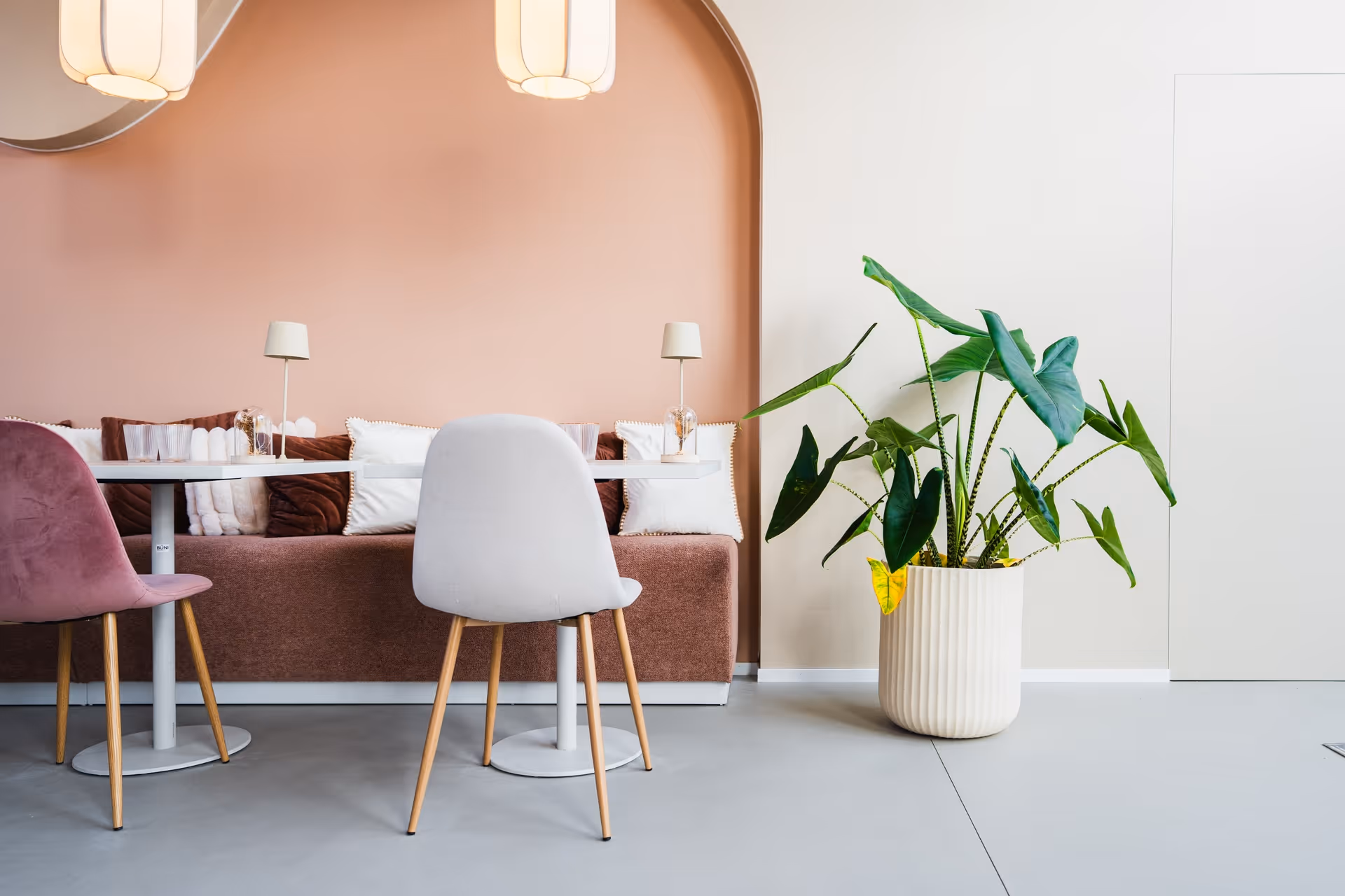 sol béton ciré gris restaurant 