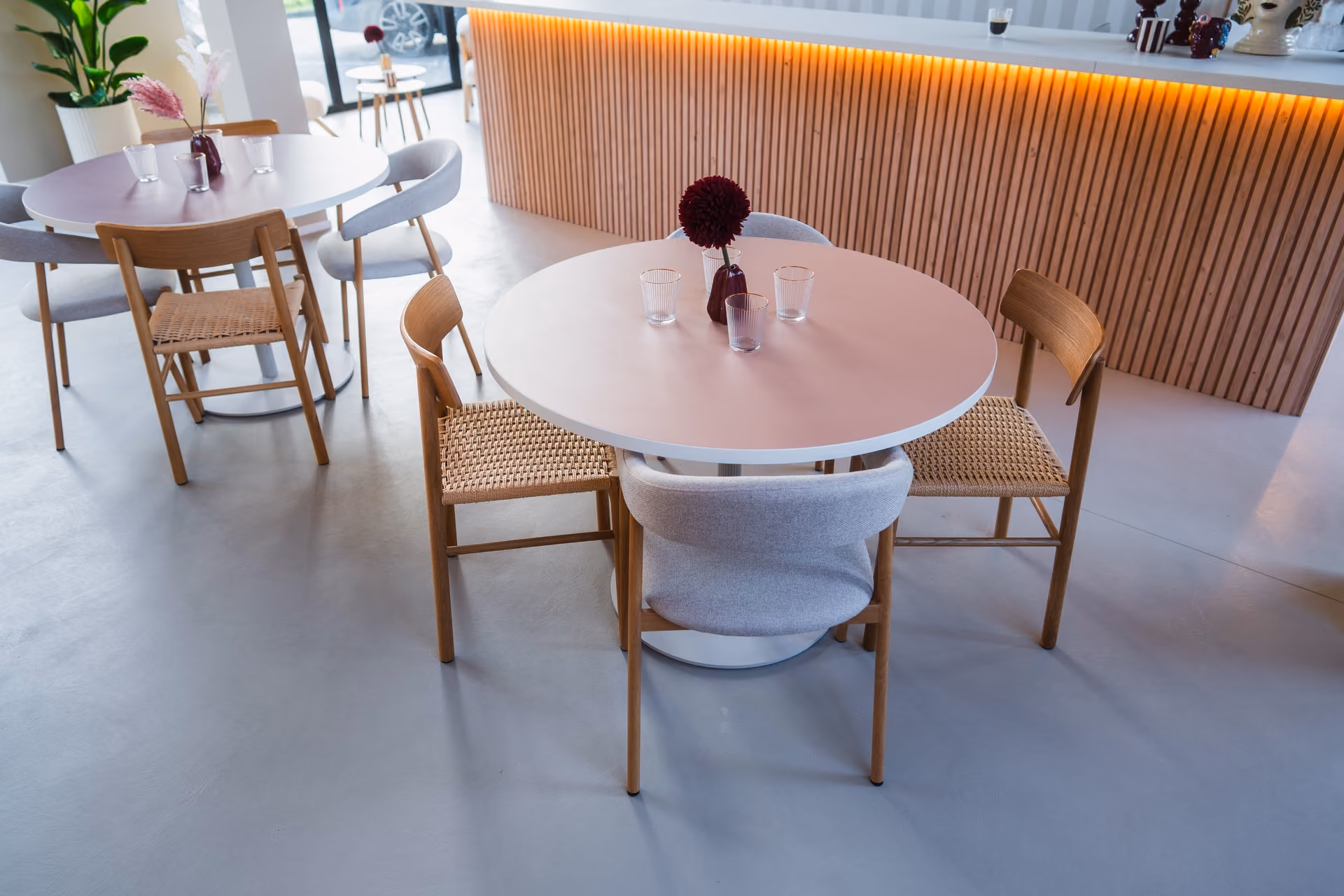 restaurant italien sol en béton ciré 