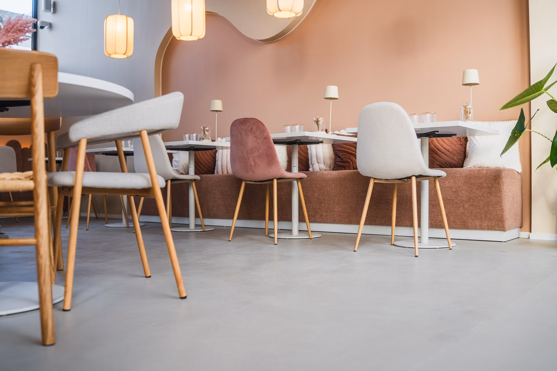 restaurant italien sol en béton ciré 