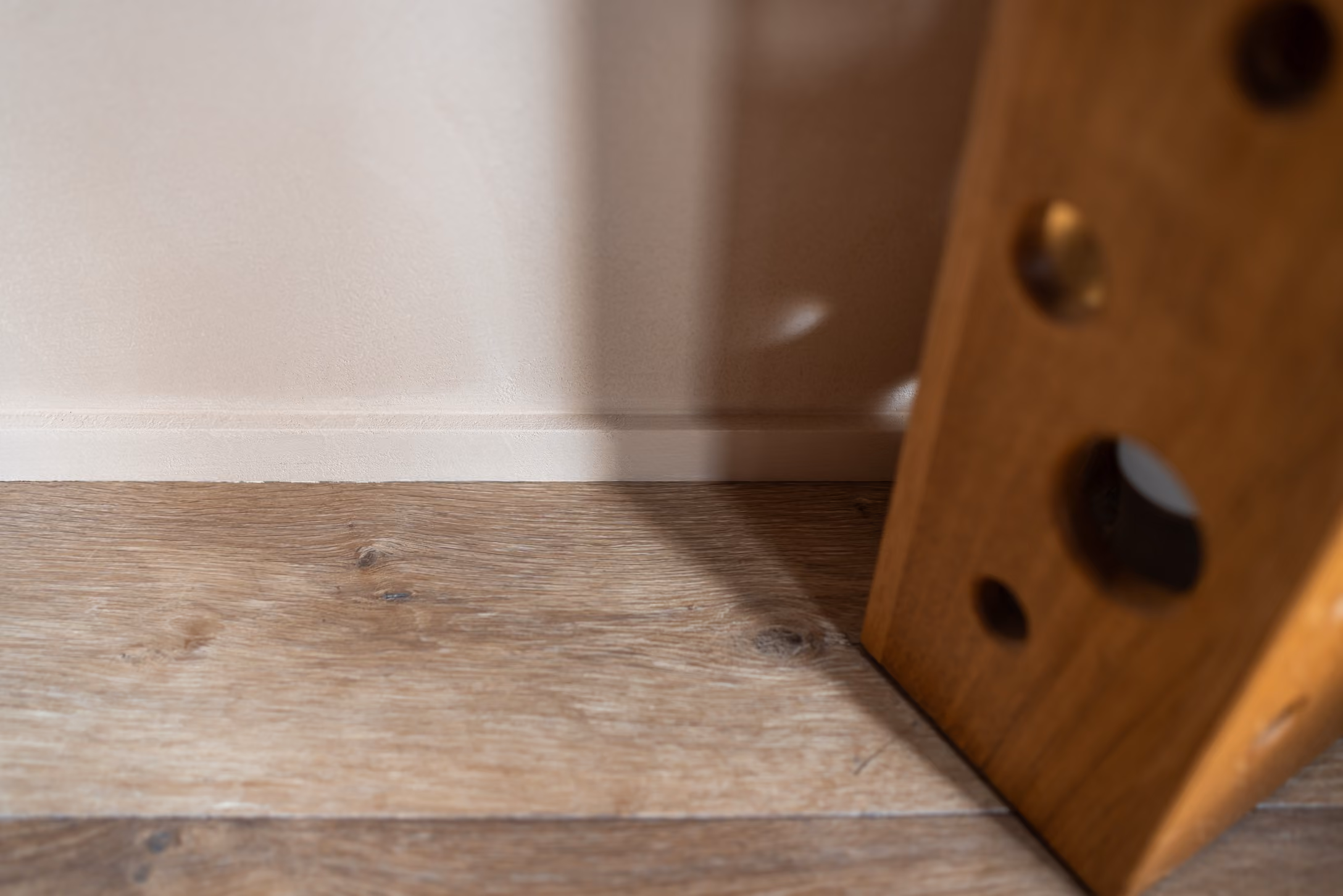 mur chambre pour enfant en chaux et parquet