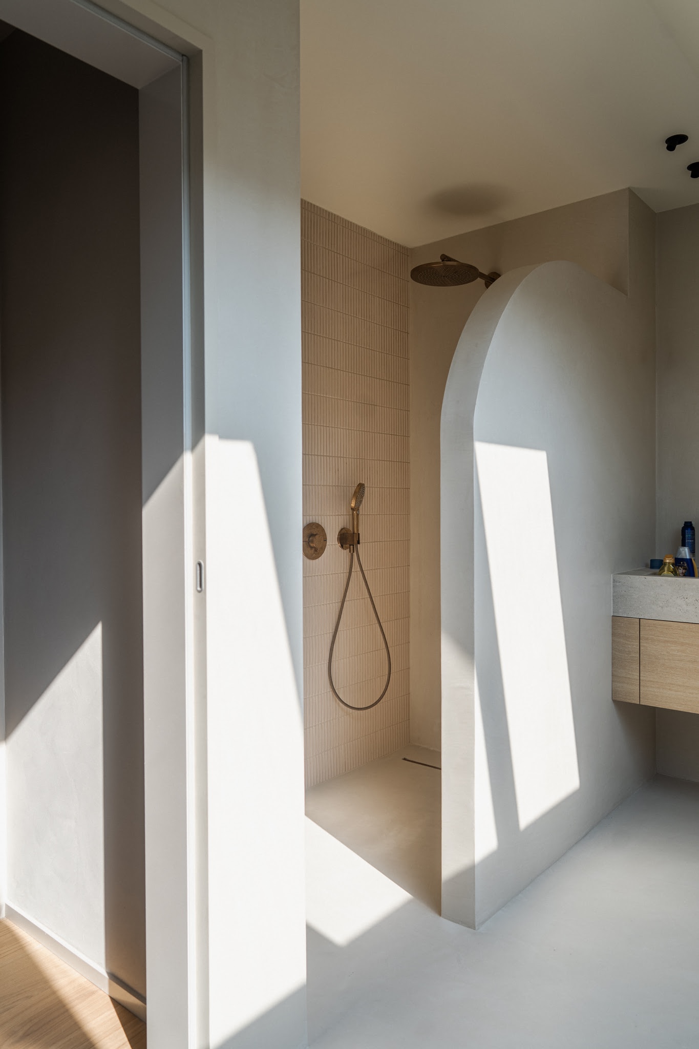 béton ciré tables maison cuisine salle de bain